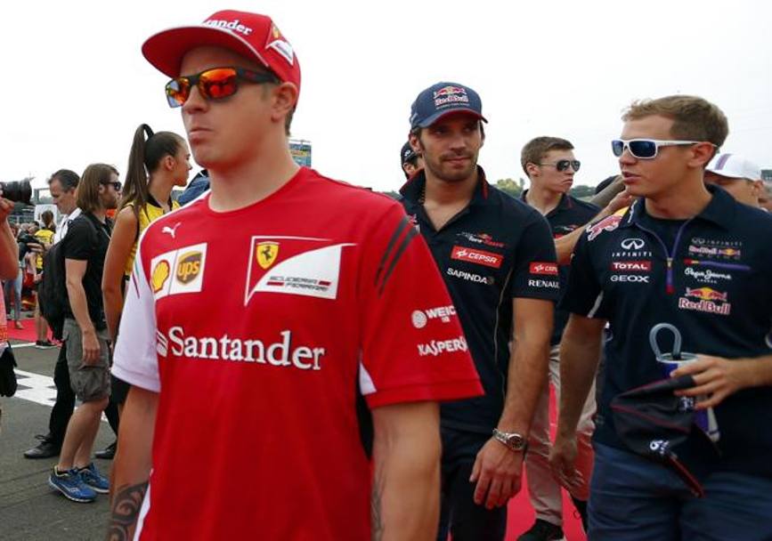 Raikkonen, Vergne e Vettel si preparano ala partenza. Reuters